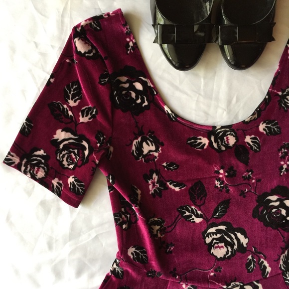 T/O Sweaters Dresses & Skirts - Velvet Black Rose Mini Dress
