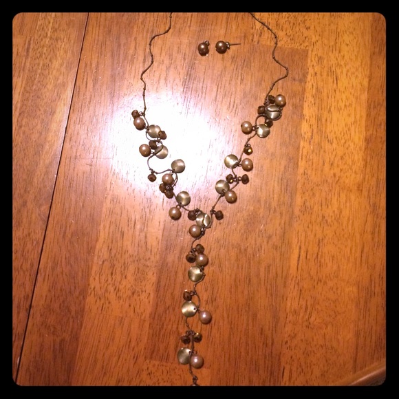 Necklace and earring set