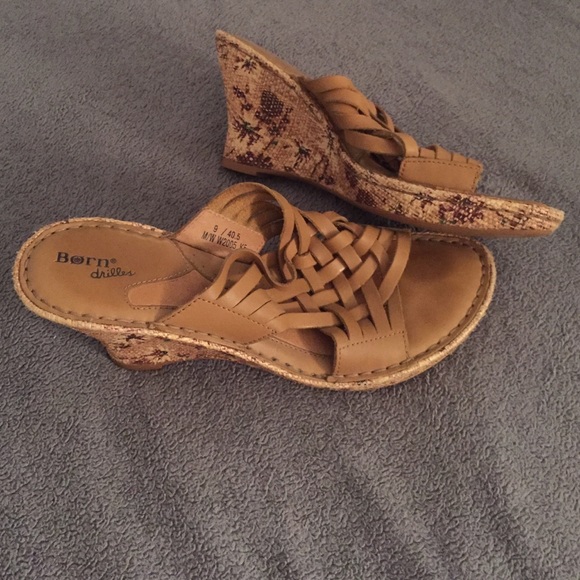 🏝 Tan leather wedges