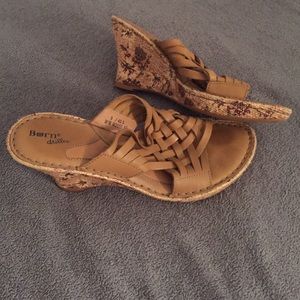 🏝 Tan leather wedges