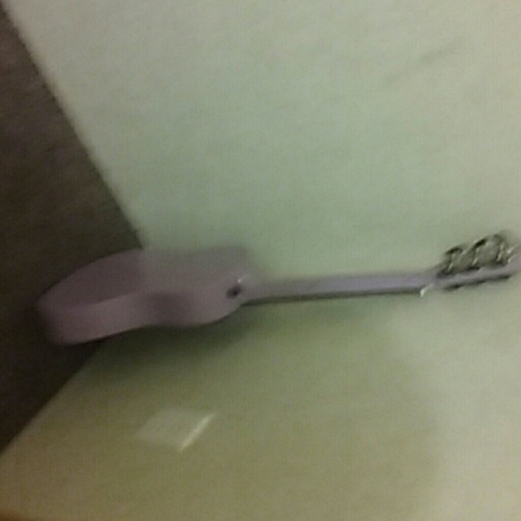 A gituar - Picture 4 of 4