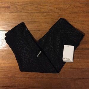 Embossed Marika crop leggings