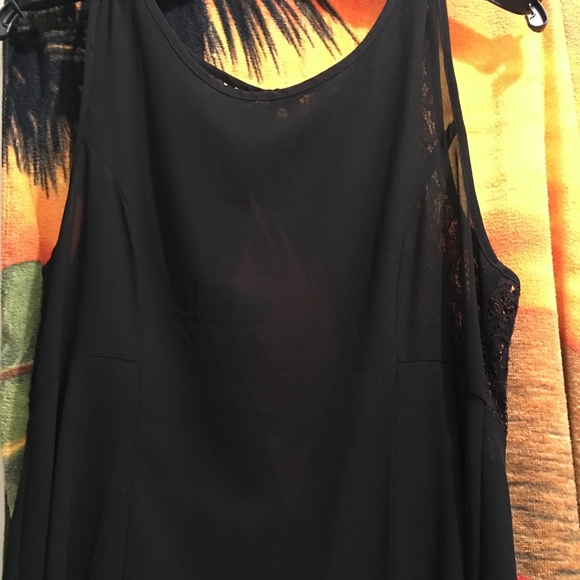 Forever 21 Blouse with pretty detail in the back. - Picture 5 of 6