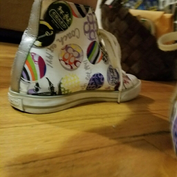 Sold Coach - Picture 3 of 4