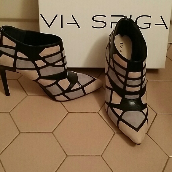 The most beautiful shoes.Suade & leather.Too small