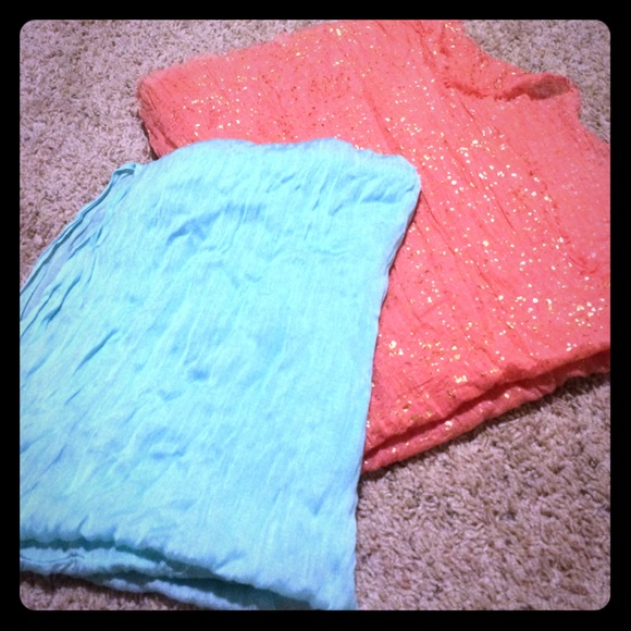 2 scarves great condition