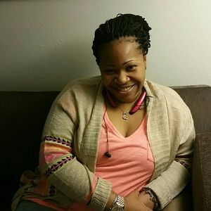 Meet your Posher, Dorcas