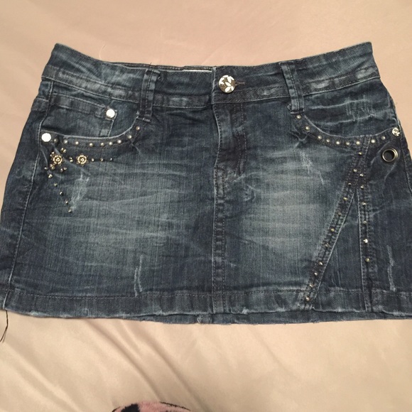 Jean mini skirt with many beading details! - Picture 1 of 3