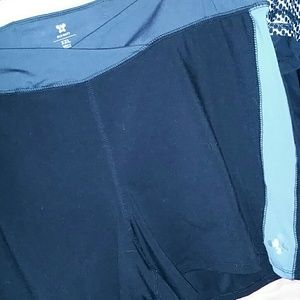 *SOLD* Old Navy Active yoga shorts :)