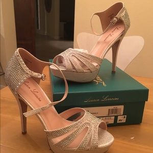 Nib lLauren Lorraine silver sparkle heels.