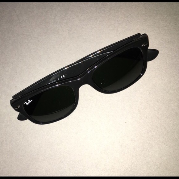 **Authentic** Ray Ban wayfarer sunglasses