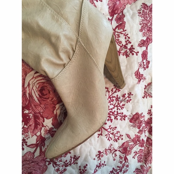Cream High Heeled Boots - Picture 3 of 3