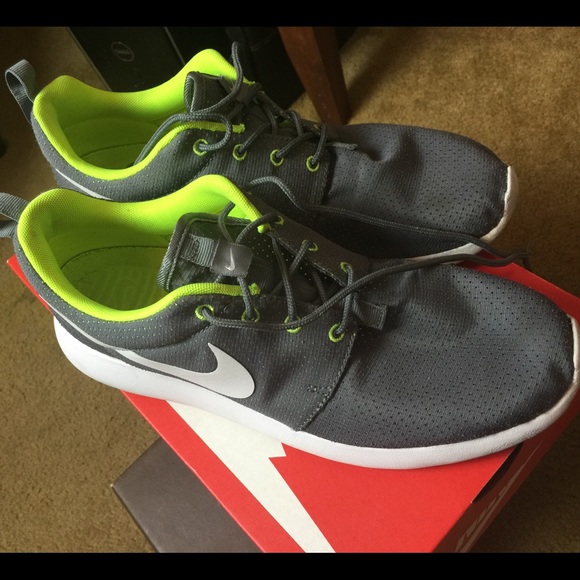 Mens Nike Rosherun Athletic Shoe