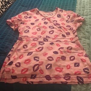 Large Koi scrub top---great condition!