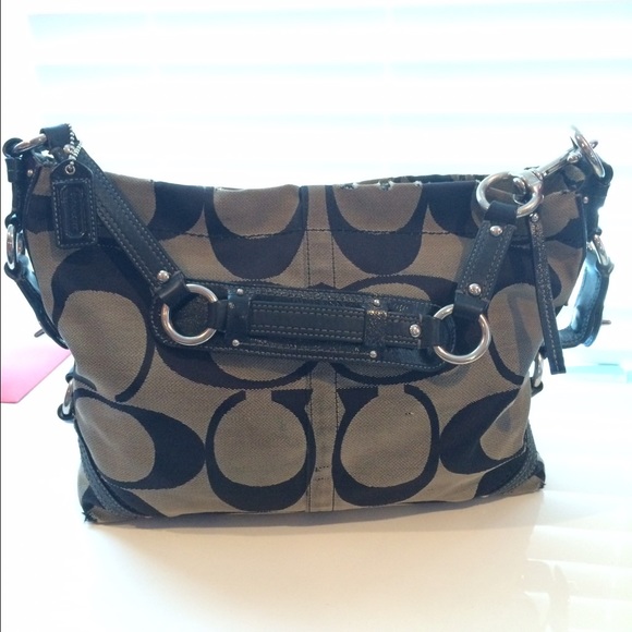 🎀 FINAL SALE!BEAUTIFUL Coach Carly Signature Hobo