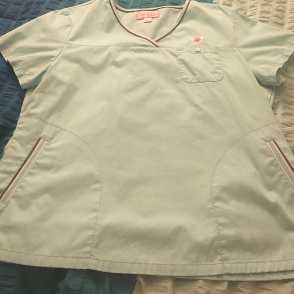 Size XL Koi scrub top---like new!