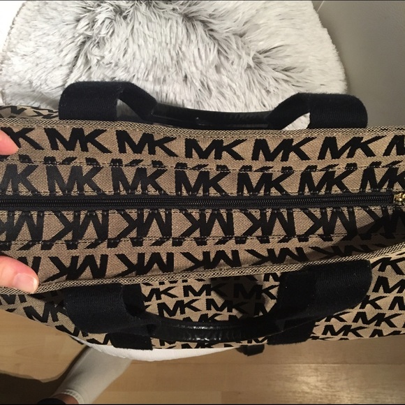 SOLD Michael Kors Bag - Picture 2 of 3