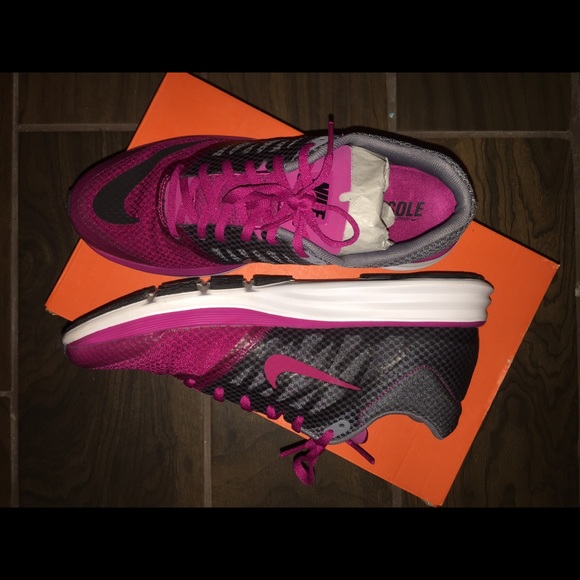 New Nike Womens size 9 lunarspeed gray fuchsia
