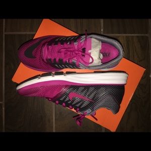 New Nike Womens size 9 lunarspeed gray fuchsia