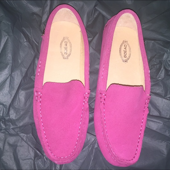 Never worn! Hot pink! Very comfy! Suede loafers!