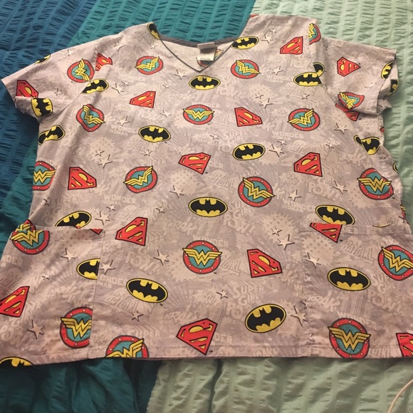 XL Justice League scrub top---like new!