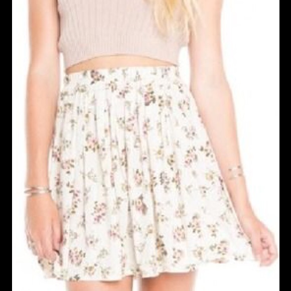Bandy Melville cream floral skirt