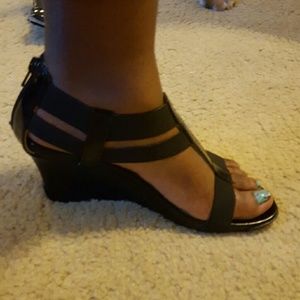 Kenneth Cole Black Patent Leather dressy sandal