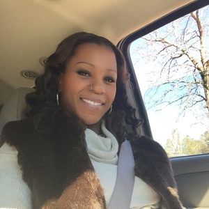 Meet your Posher, Junette