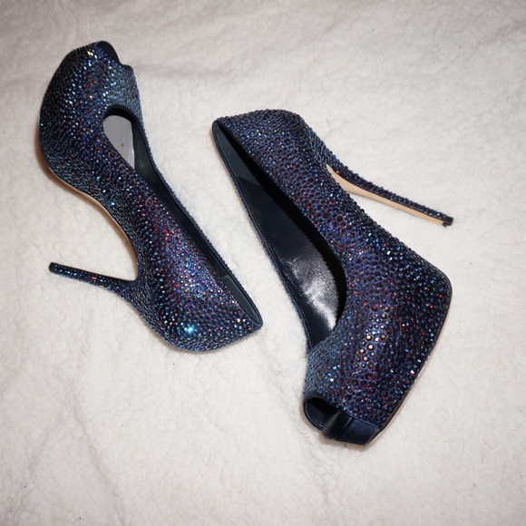Gucci !!! size 8 sparkly blue crystal heels - Picture 4 of 4