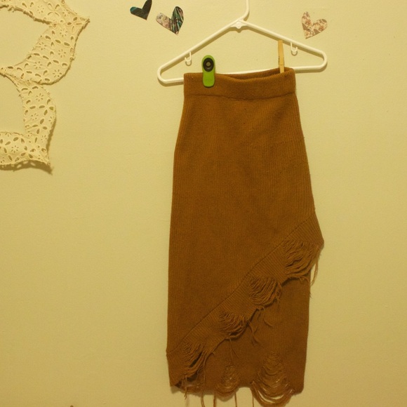 Earth-toned UNIF distressed pencil skirt