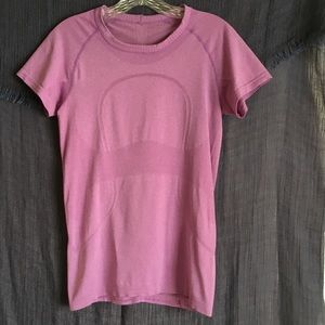 Lululemon Swiftly Tech Short Sleeved Crew Size 8