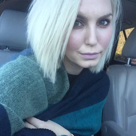 Meet your Posher, Whitney - Picture 1 of 1