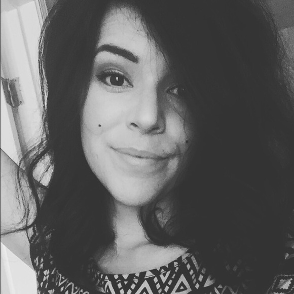 Meet your Posher, Savannah - Picture 2 of 2