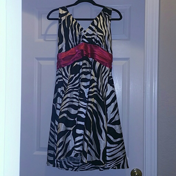 Fun zebra halter dress w/ hot pink ribbon - Picture 1 of 4