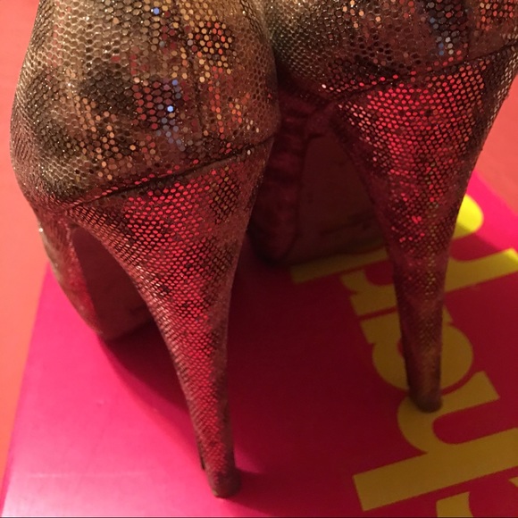 👠 - Picture 3 of 3