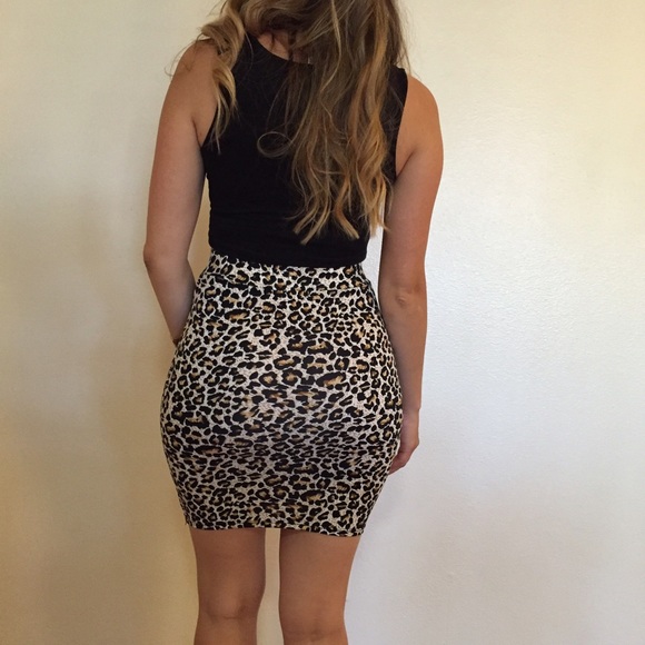 •LAST ONE• Leopard Bodycon Pencil Skirt - Picture 4 of 4