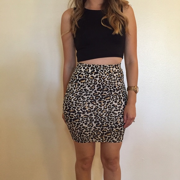 •LAST ONE• Leopard Bodycon Pencil Skirt - Picture 2 of 4