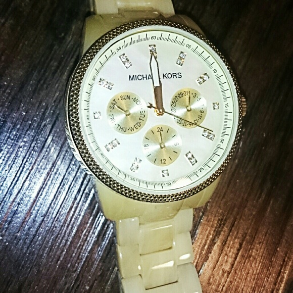 Michael Kors Women's Watch Never Used - Picture 2 of 2