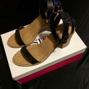 Just Fab Black and Nude Clunk Heel Sandal