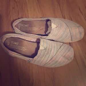 LIMITED EDITION TOMS SIZE 6