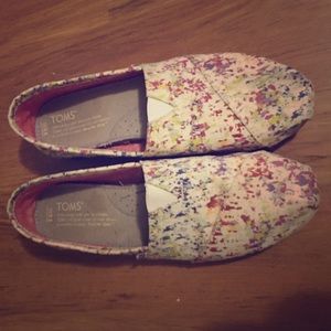 LIMITED EDITION TOMS SIZE 6.5