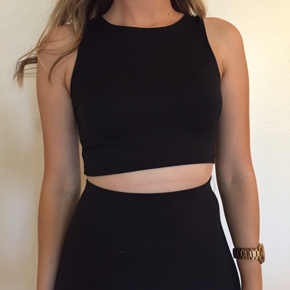 •RESTOCKED• Black Crop Tank Top - Picture 4 of 4