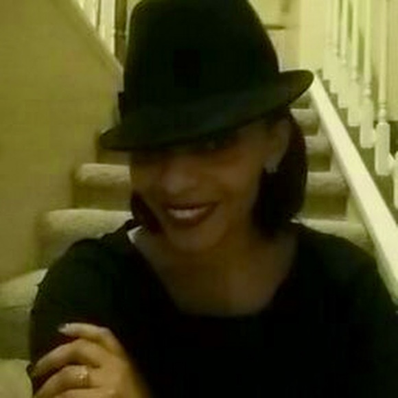 Meet your Posher, Amina
