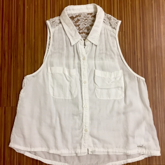 🔶 White collared A&F top