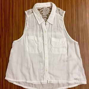 🔶 White collared A&F top