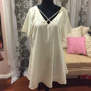 White Flowy dress. size L