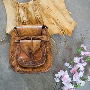 VINTAGE . 1960s . hand tooled leather bag