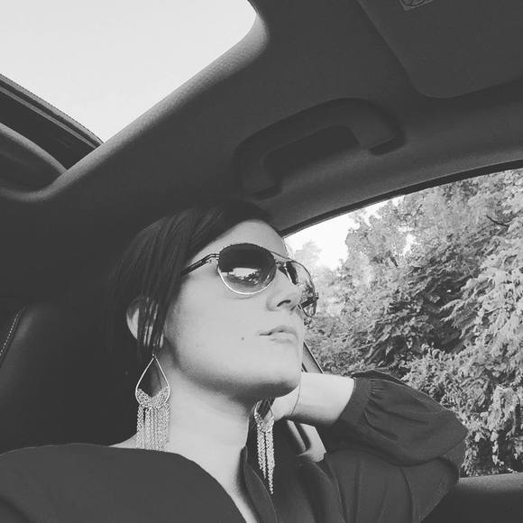 Meet your Posher, Erin - Picture 1 of 1