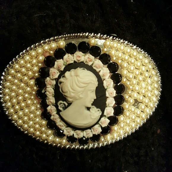 Authentic Tarina Tarantino Cameo Belt Buckle - Picture 2 of 4