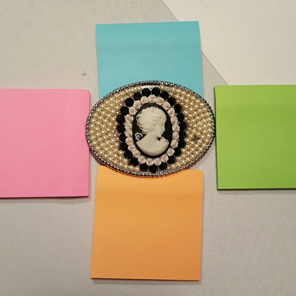 Authentic Tarina Tarantino Cameo Belt Buckle - Picture 4 of 4